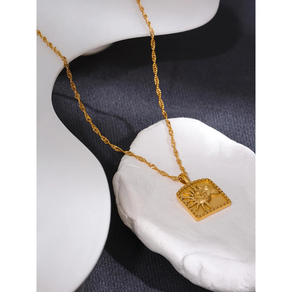 Luna Necklace