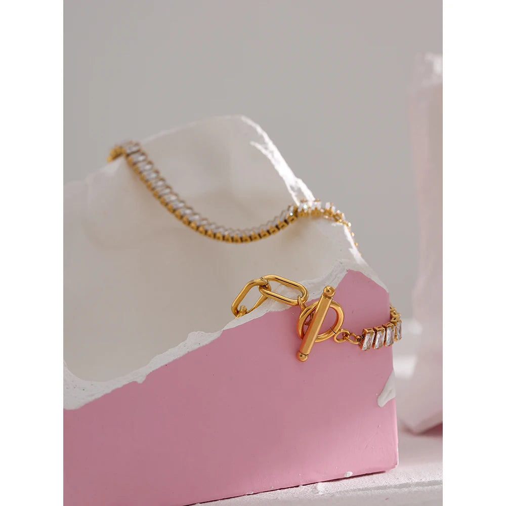 Lavi Necklace