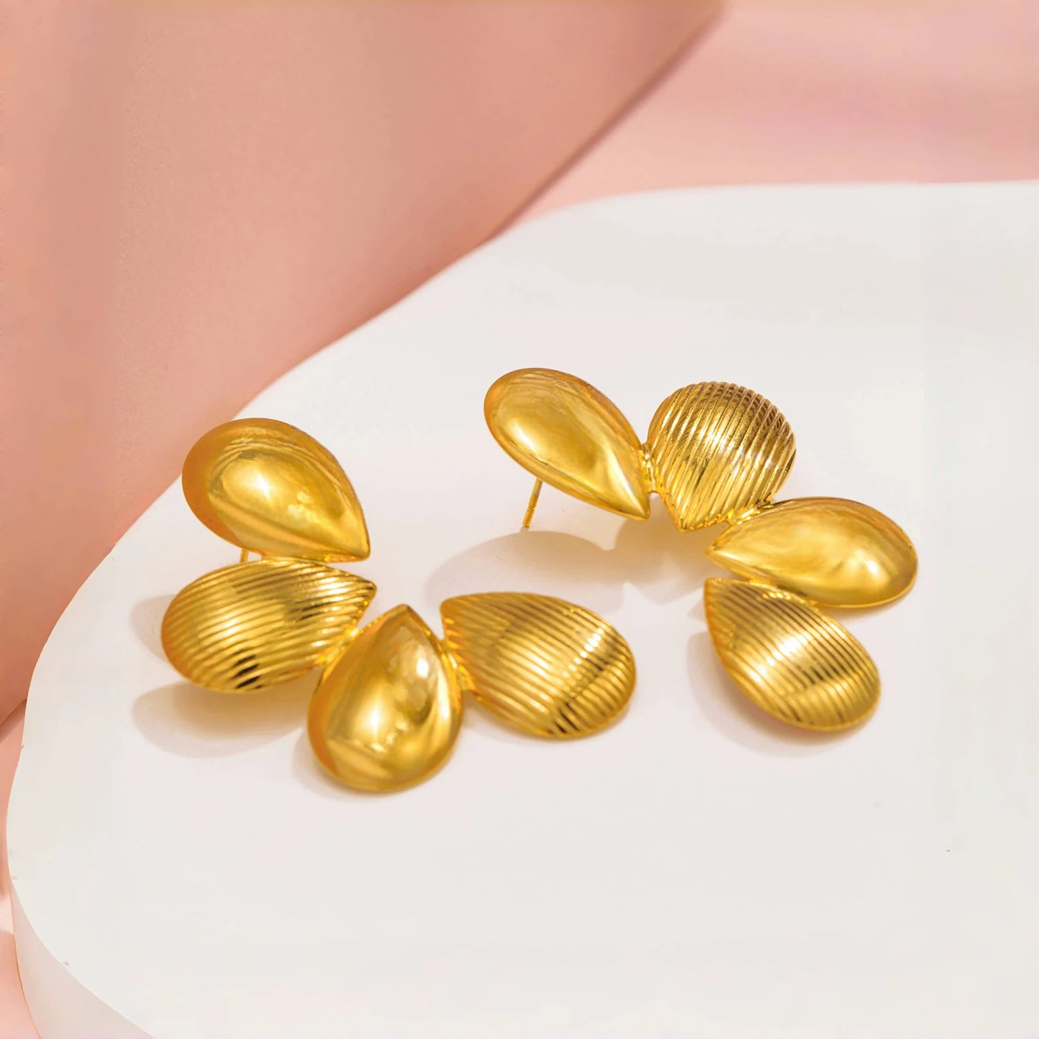 Elvi Flower Earring