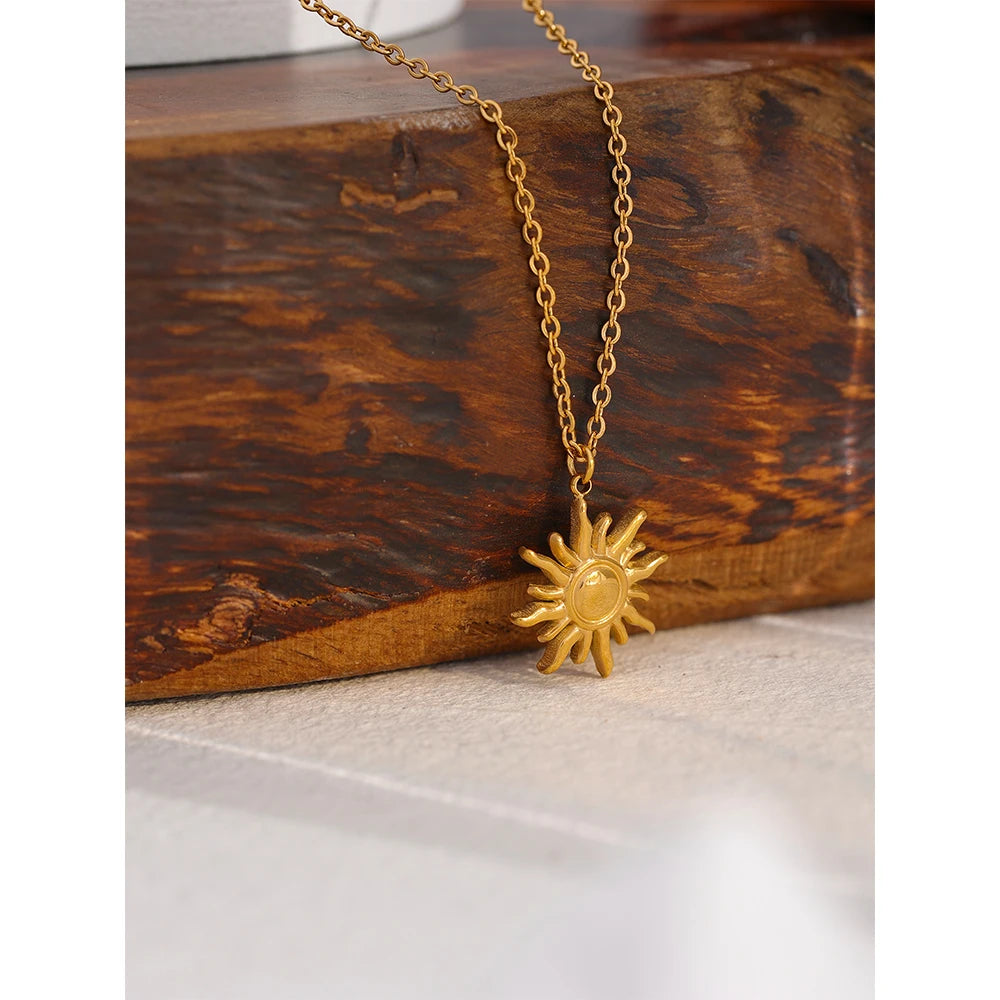 Solé Necklace