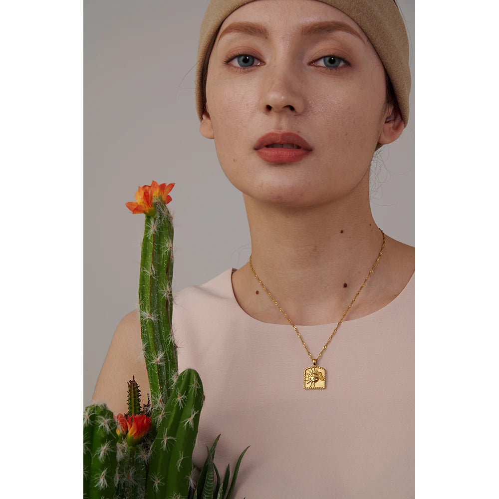 Luna Necklace