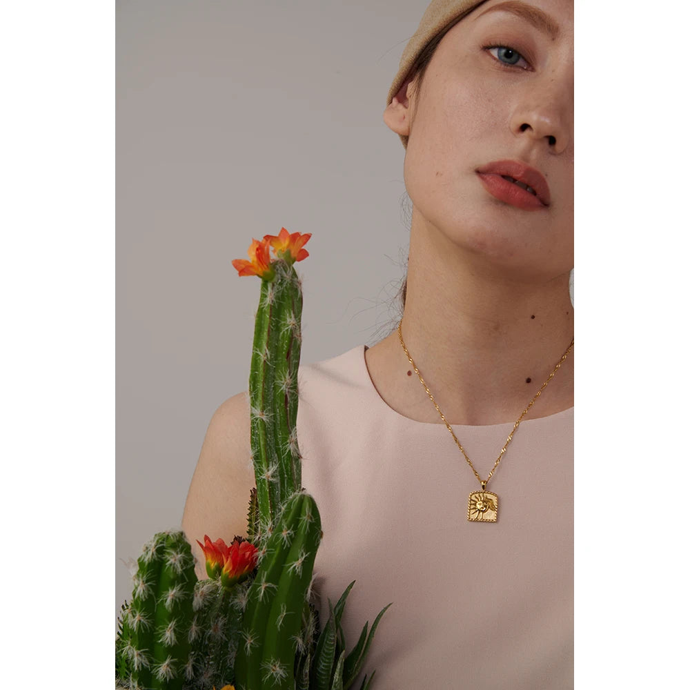 Luna Necklace