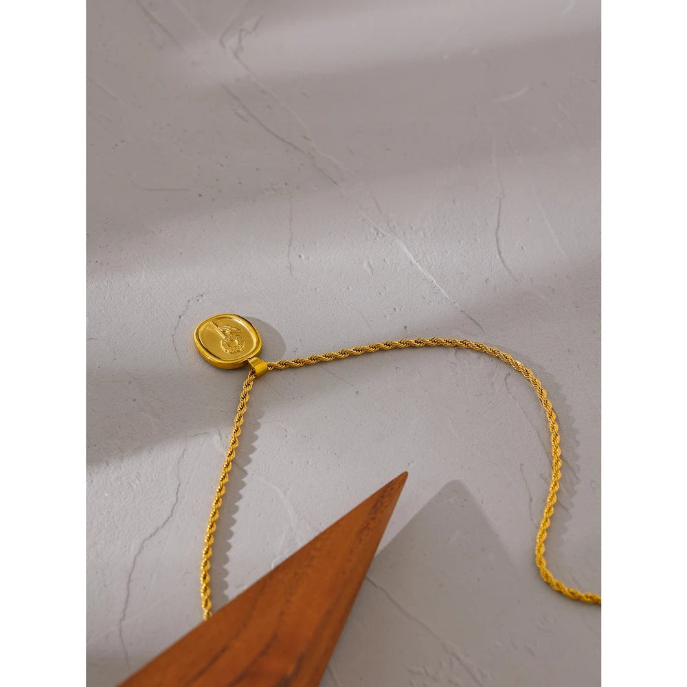 Oval Flower Necklace