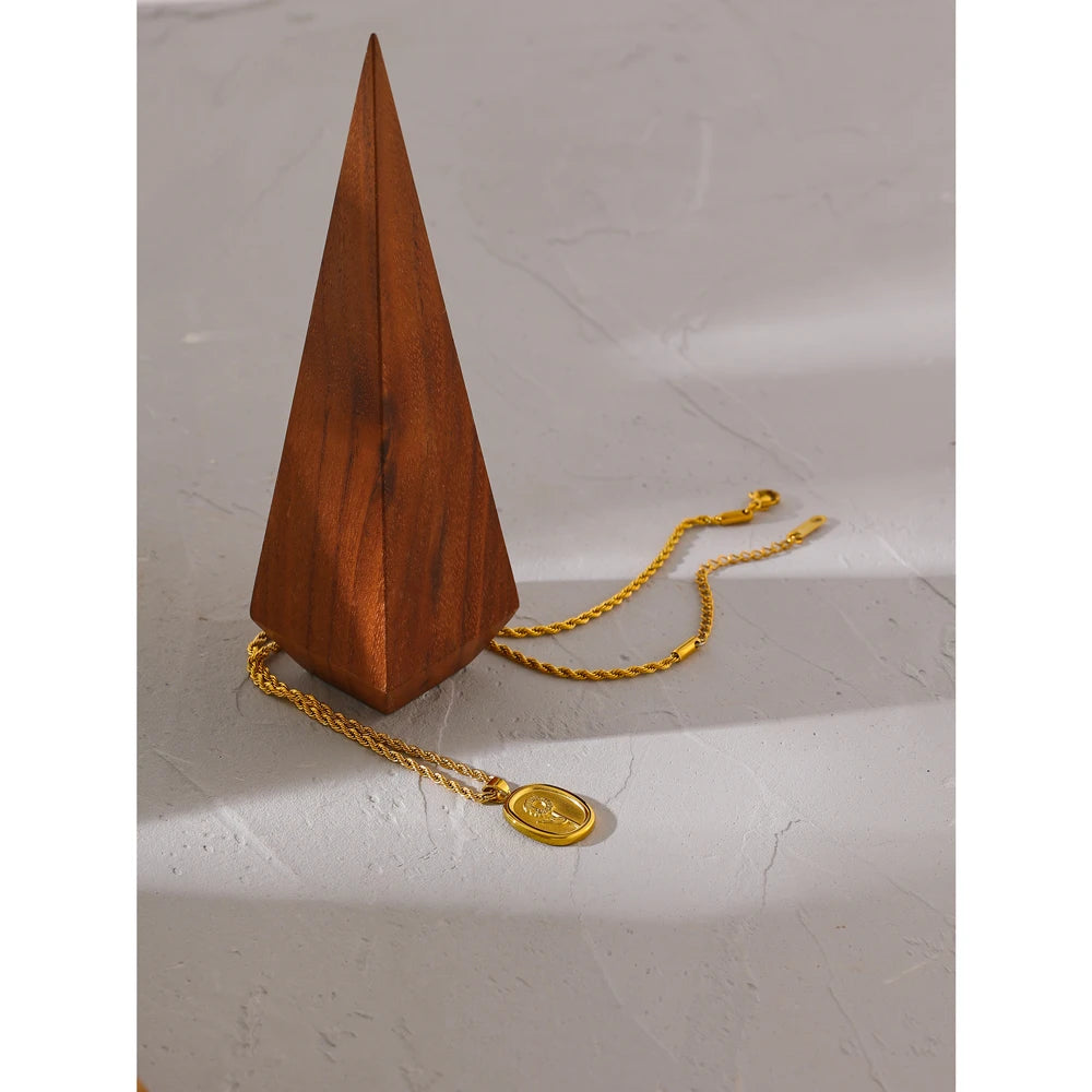 Oval Flower Necklace