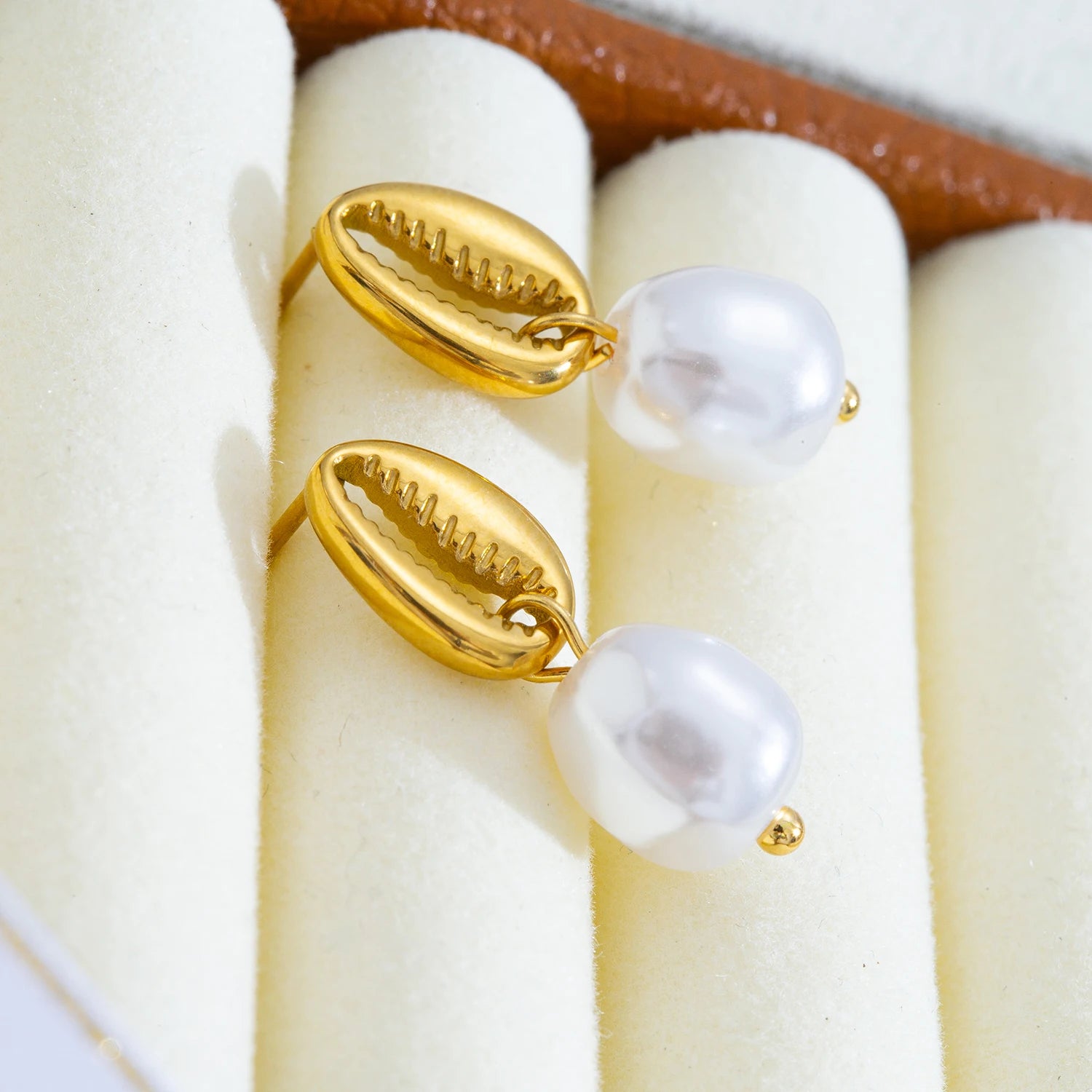 Zenya Shell Earrings