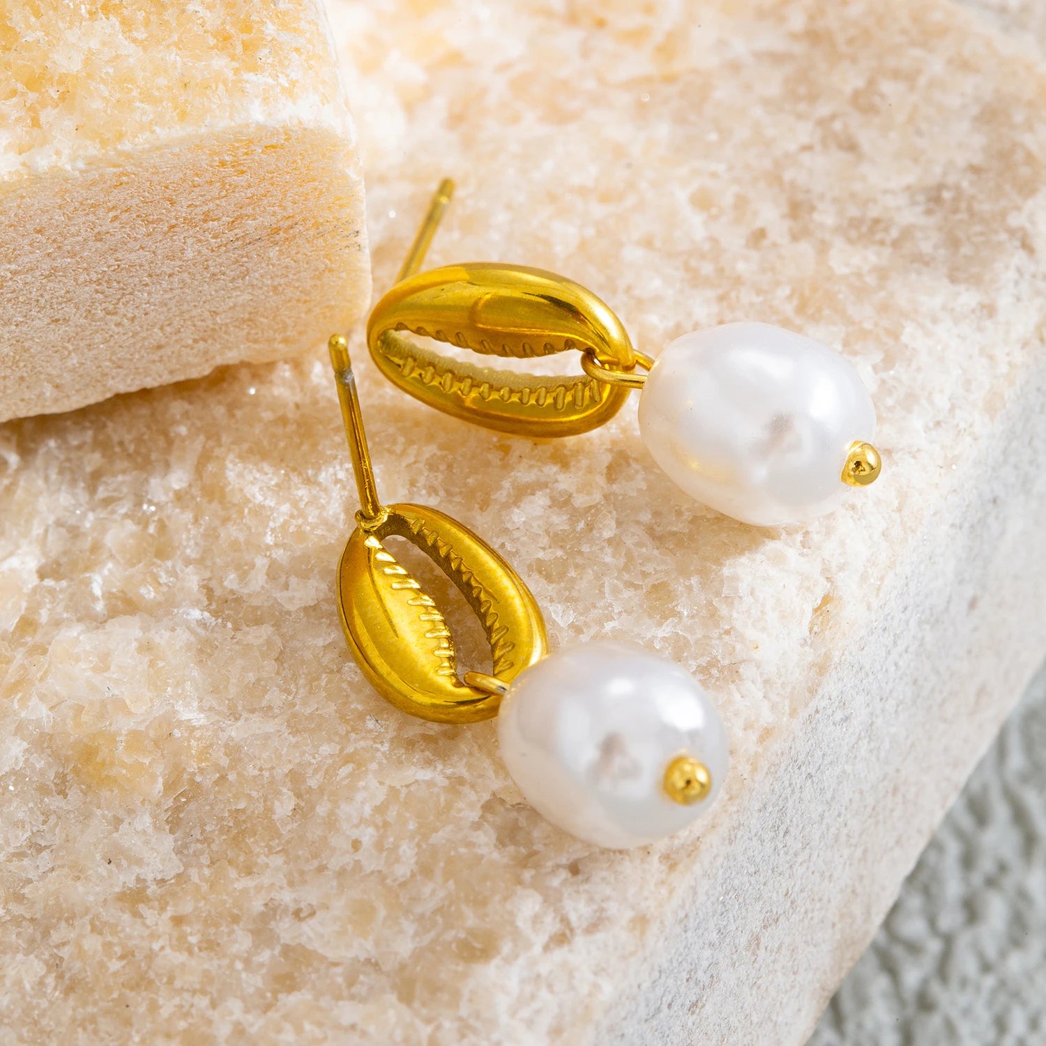 Zenya Shell Earrings