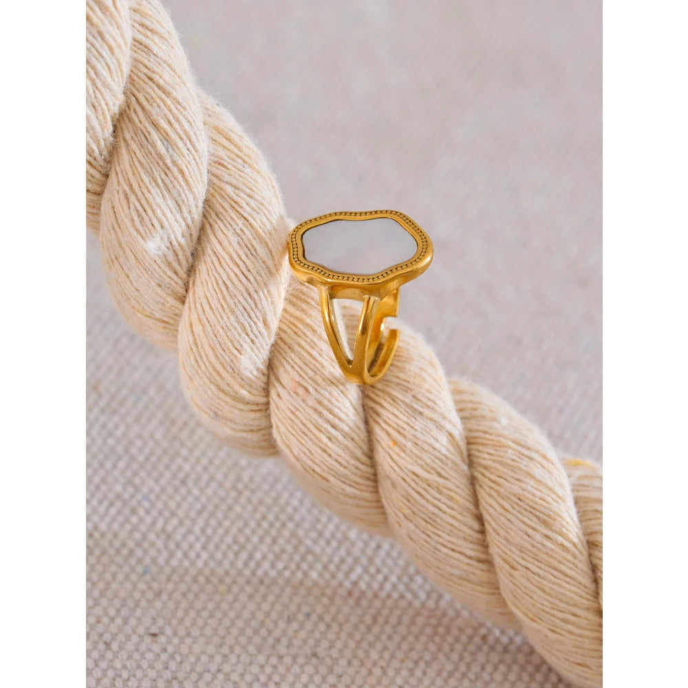 Zeya Shell Ring