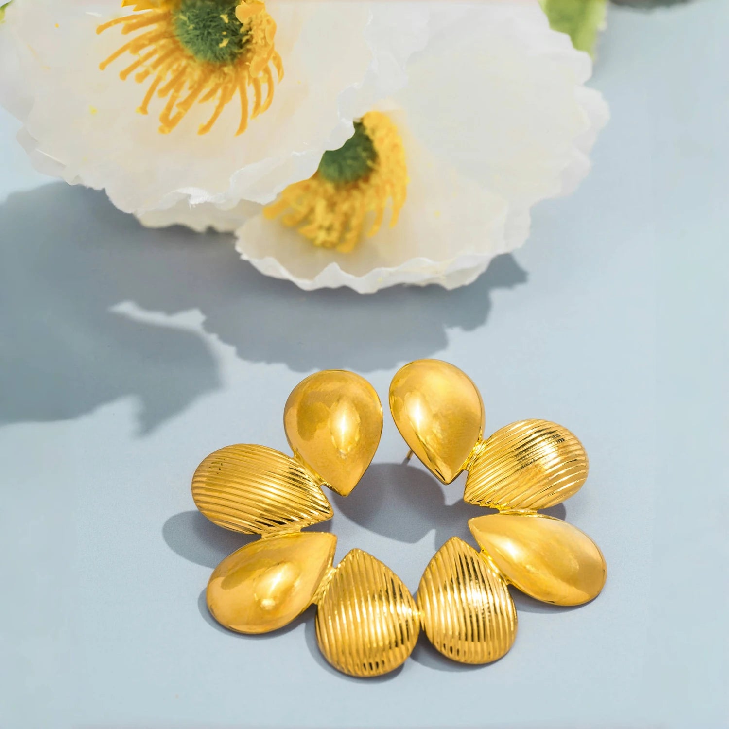 Elvi Flower Earring
